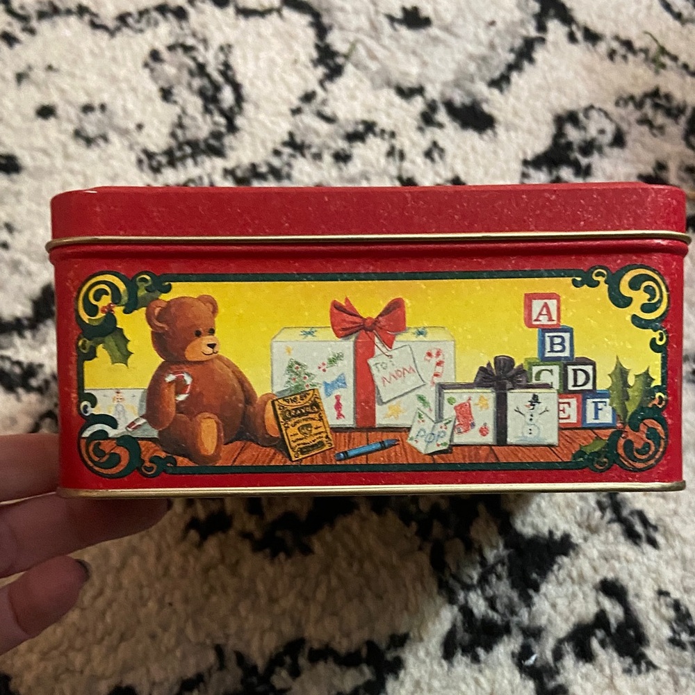 Crayola Vintage 1992 Red Collectible Tin Box square - Picture 5 of 9